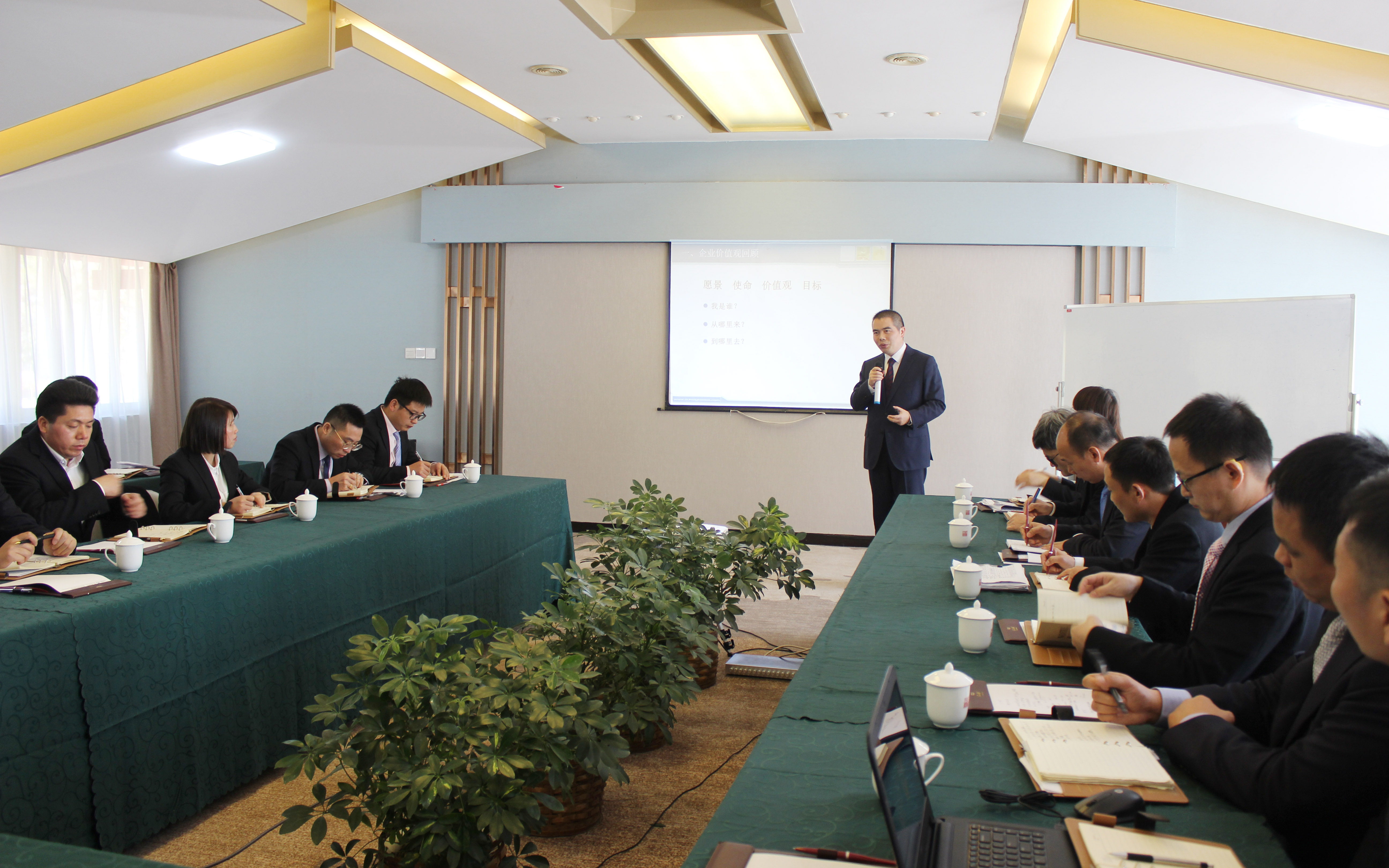 專業(yè)化、素質(zhì)化、職業(yè)化